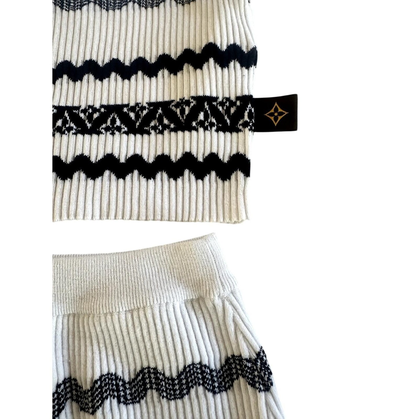 Scallop Stripe Knit Crop Top – Milky White