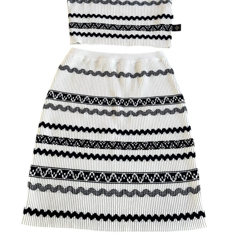 Scallop Stripe Knit Crop Top – Milky White