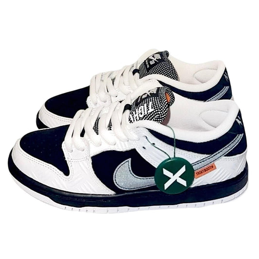 SB Dunk Low Tightbooth