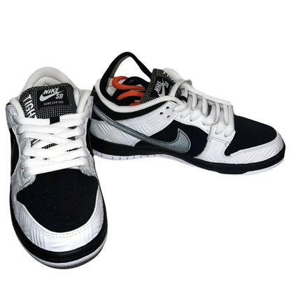 SB Dunk Low Tightbooth