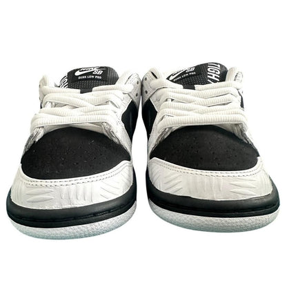 SB Dunk Low Tightbooth