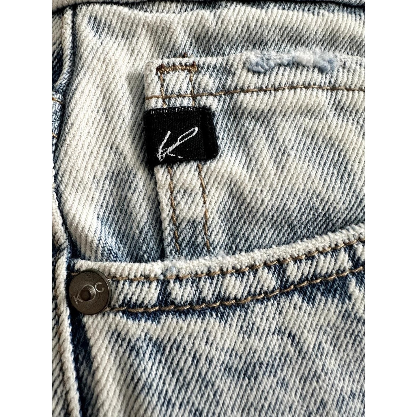 Collie High Rise Mom Jeans – Light Wash