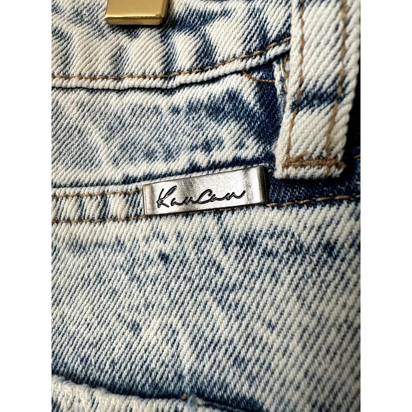 Collie High Rise Mom Jeans – Light Wash