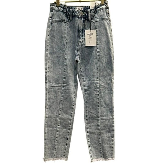 High Rise Slim Tapered Jeans – Light Wash